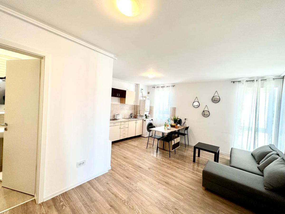 Kasper Coresi Mall - Rise Private Apartments & Suites บราชอฟ ภายนอก รูปภาพ