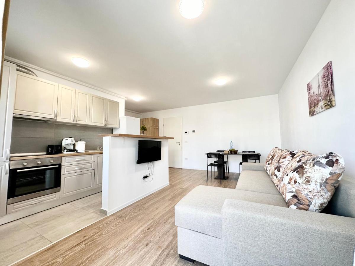 Kasper Coresi Mall - Rise Private Apartments & Suites บราชอฟ ภายนอก รูปภาพ