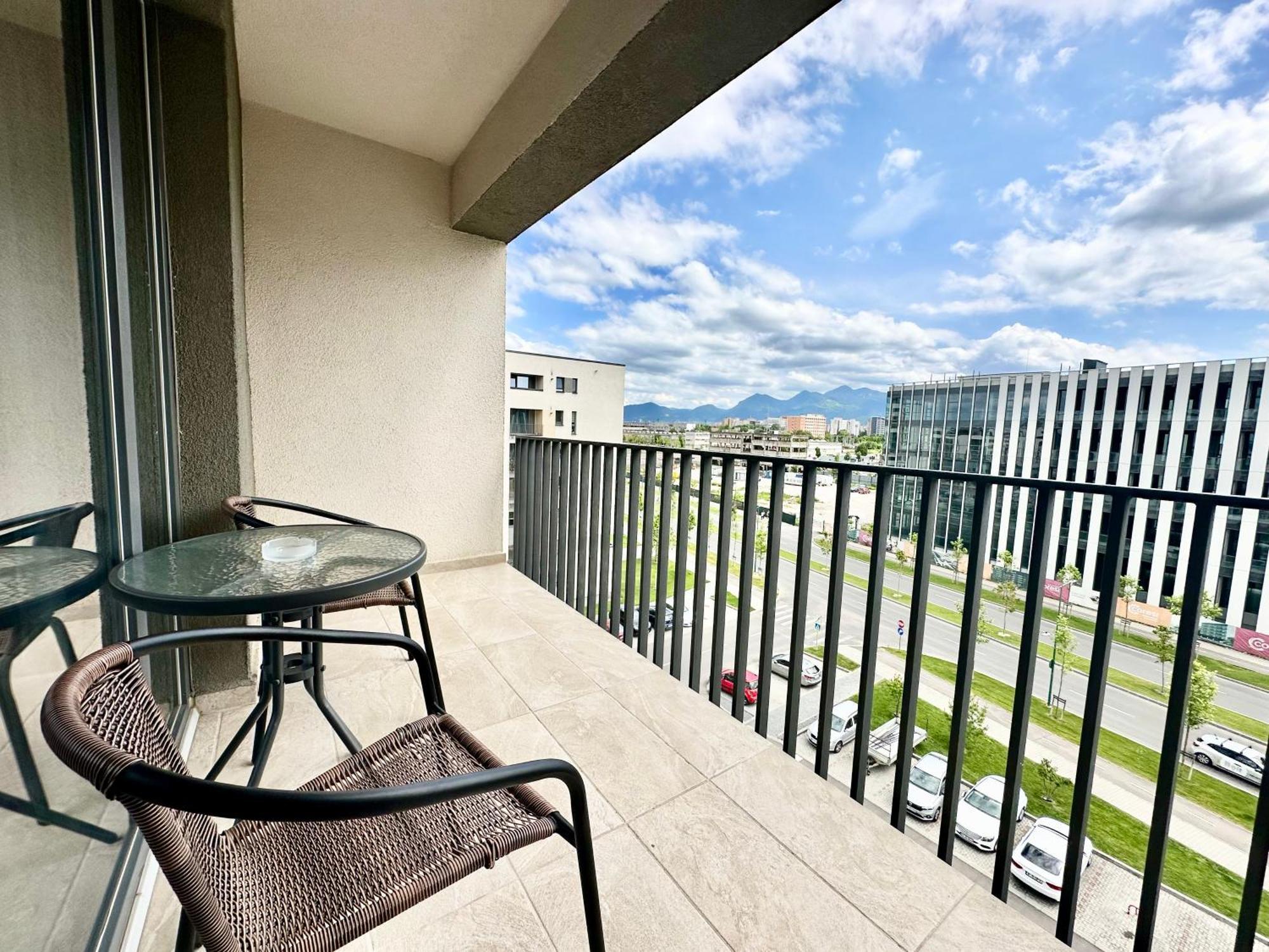 Kasper Coresi Mall - Rise Private Apartments & Suites บราชอฟ ภายนอก รูปภาพ