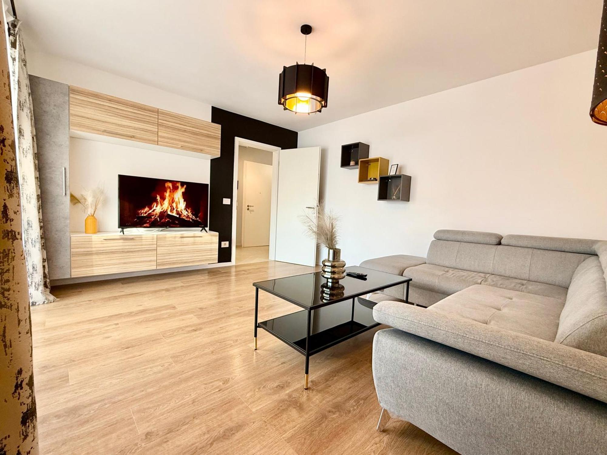 Kasper Coresi Mall - Rise Private Apartments & Suites บราชอฟ ภายนอก รูปภาพ
