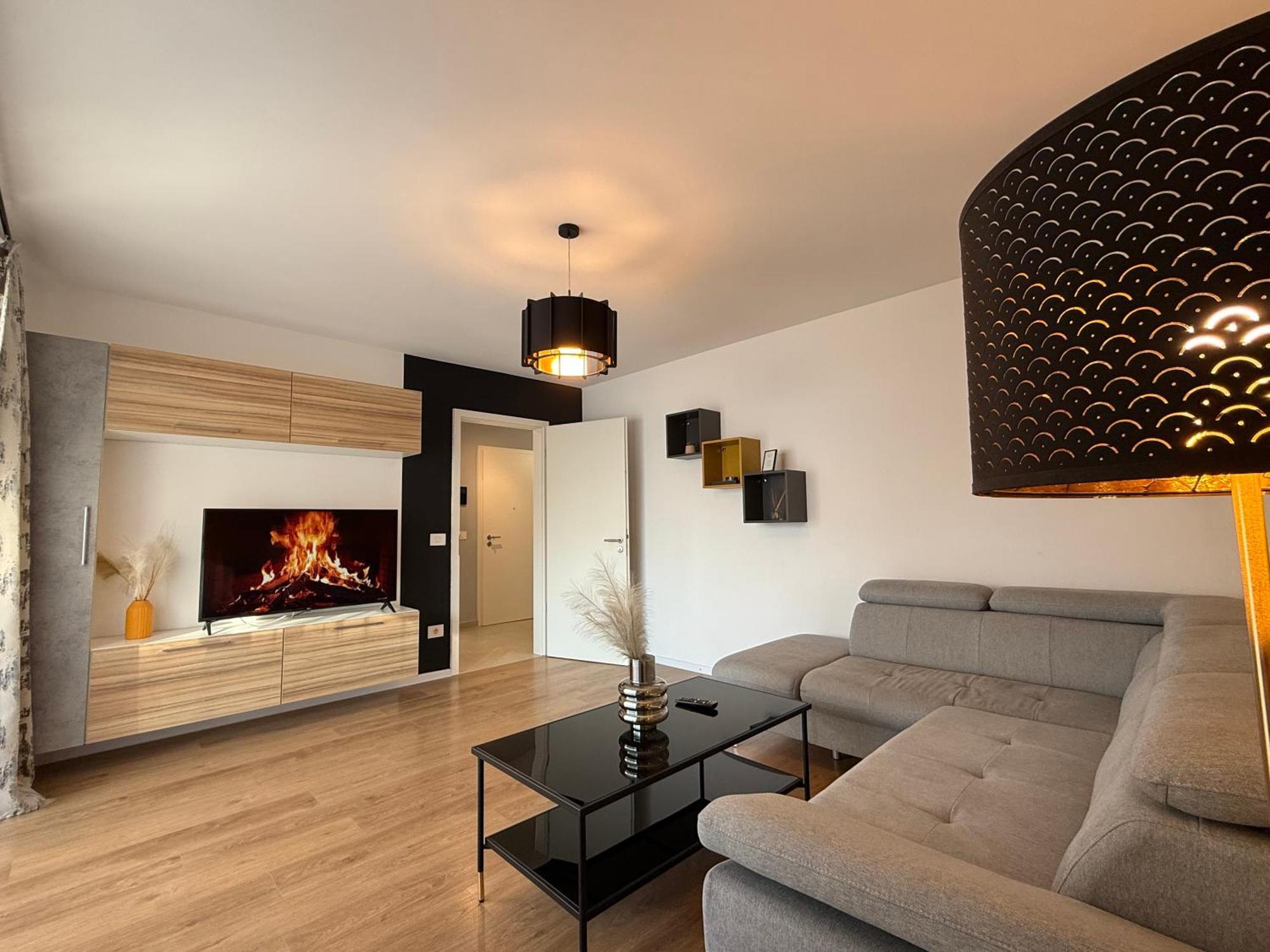 Kasper Coresi Mall - Rise Private Apartments & Suites บราชอฟ ภายนอก รูปภาพ